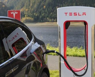 Tesla estación